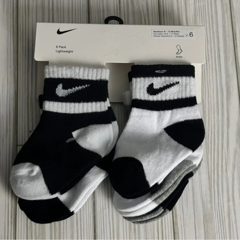 Nike Newborn Baby Variety Pack Non Slip Athletic Socks  Black and White  6-12M